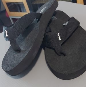 Mens size 11 Teva flip-flops NWOT